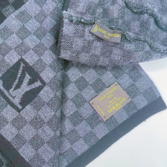Louis Vuitton Men’s Matching Scarf and Beanie - Picture 2 of 6